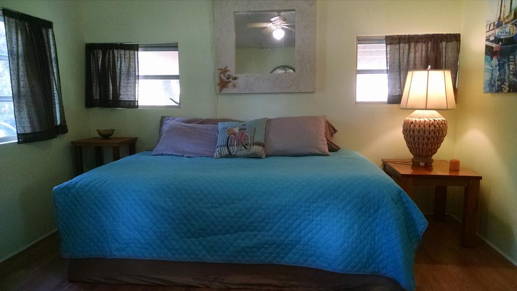 1 Beige Cozy Bungalow Or 1 White Cozy Efficiency Cottage In تيتوسفيل المظهر الخارجي الصورة