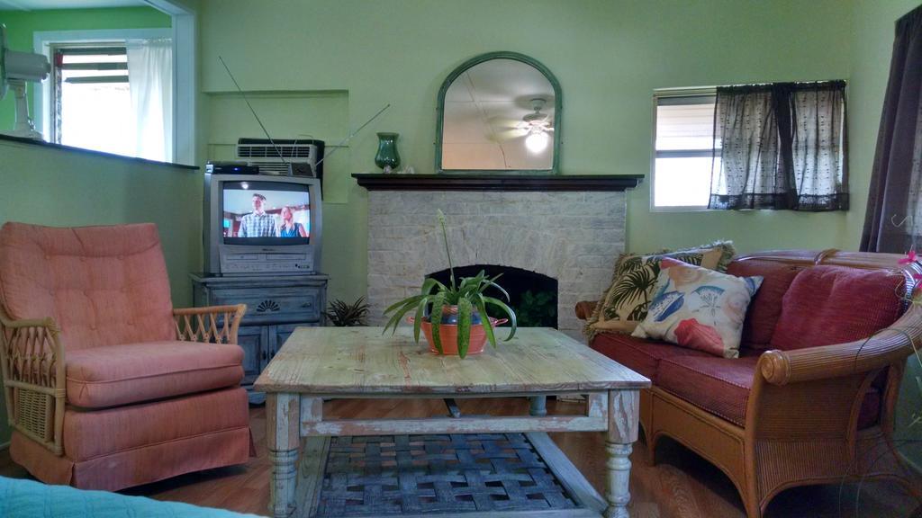 1 Beige Cozy Bungalow Or 1 White Cozy Efficiency Cottage In تيتوسفيل المظهر الخارجي الصورة