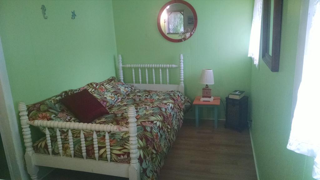 1 Beige Cozy Bungalow Or 1 White Cozy Efficiency Cottage In تيتوسفيل المظهر الخارجي الصورة