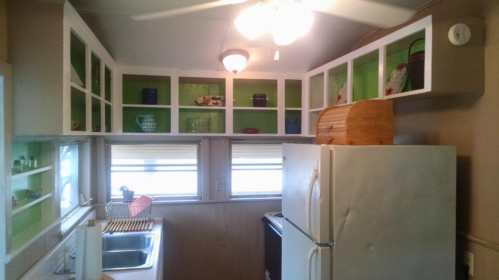 1 Beige Cozy Bungalow Or 1 White Cozy Efficiency Cottage In تيتوسفيل المظهر الخارجي الصورة