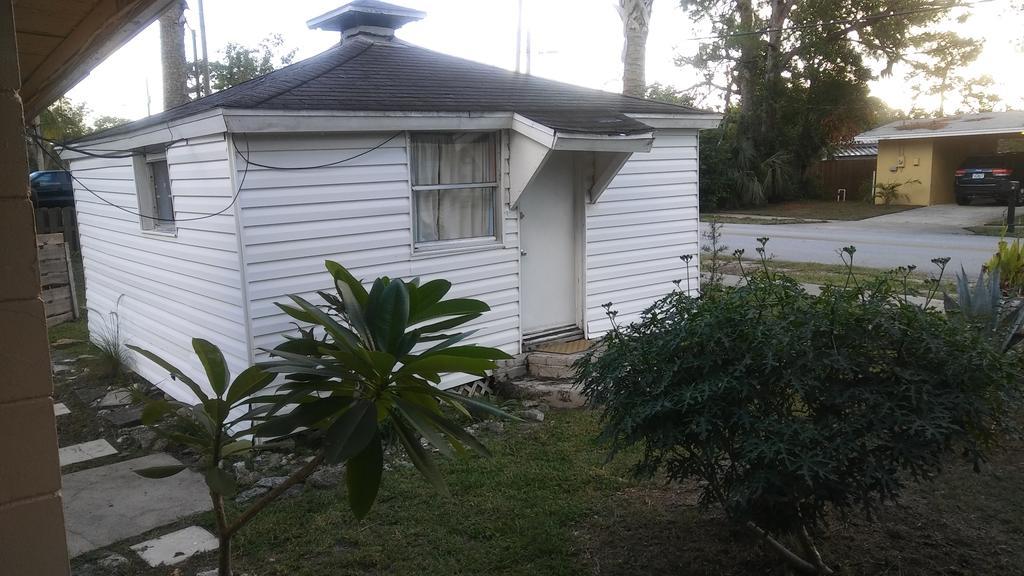 1 Beige Cozy Bungalow Or 1 White Cozy Efficiency Cottage In تيتوسفيل المظهر الخارجي الصورة