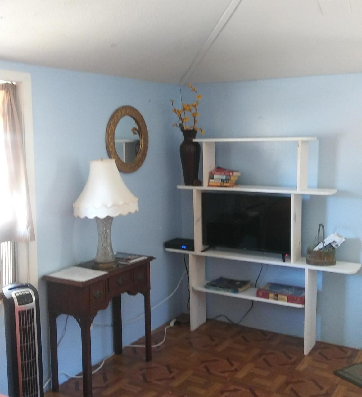 1 Beige Cozy Bungalow Or 1 White Cozy Efficiency Cottage In تيتوسفيل المظهر الخارجي الصورة
