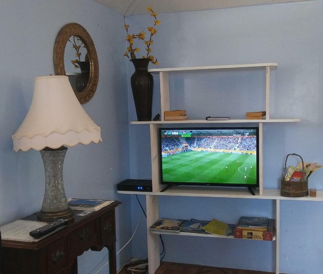 1 Beige Cozy Bungalow Or 1 White Cozy Efficiency Cottage In تيتوسفيل المظهر الخارجي الصورة